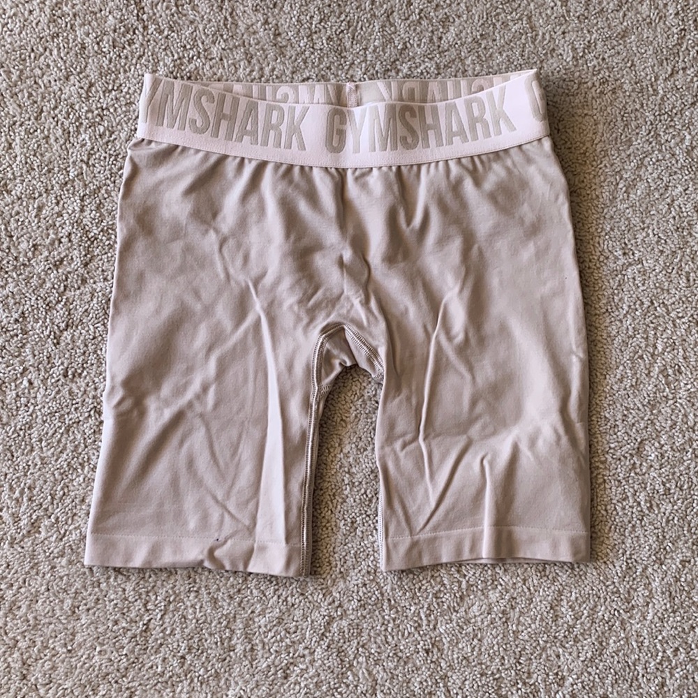 Gymshark fit shorts in taupe SM